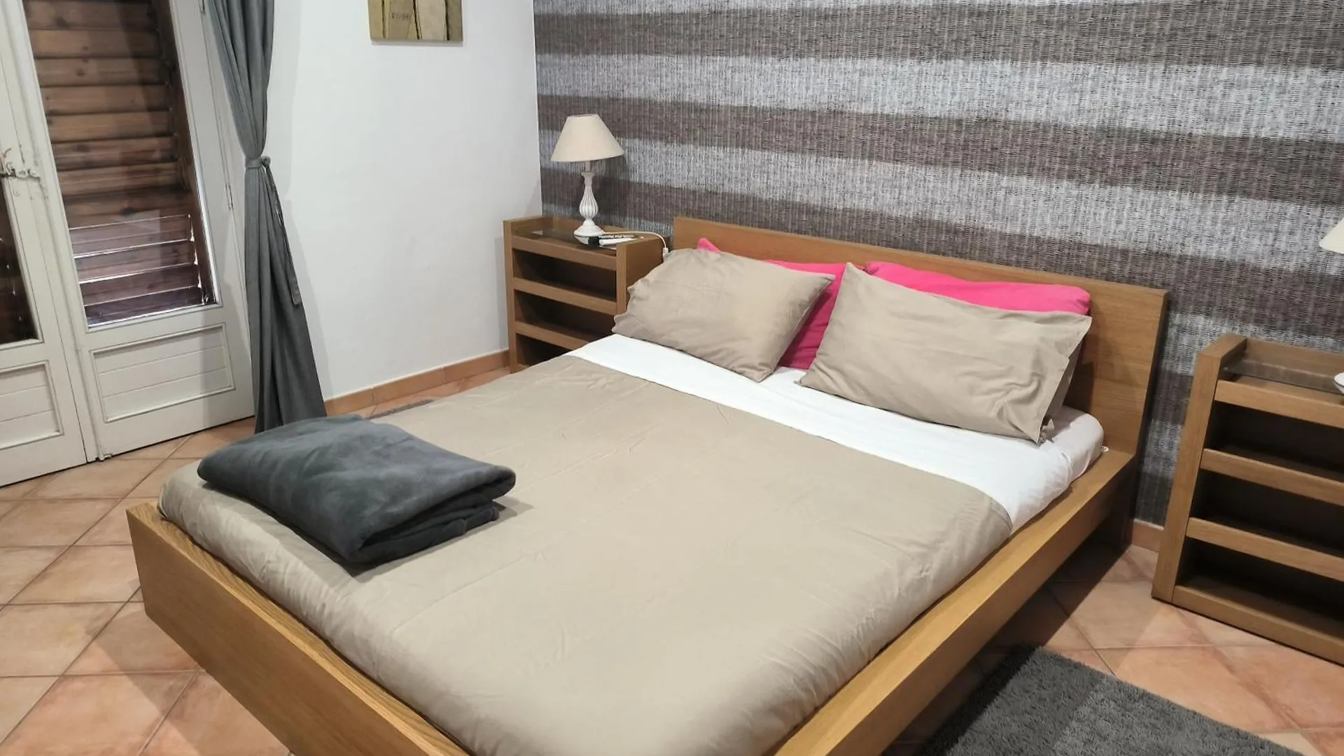 Etna Holidays Home Sereleo Santa Venerina Hébergement de vacances
