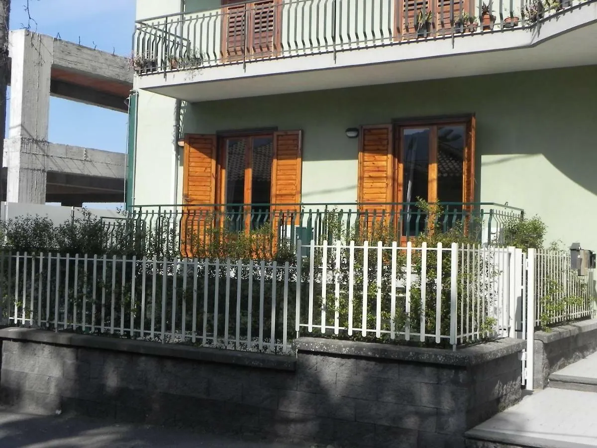 Etna Holidays Home Sereleo Santa Venerina Vakantiehuis
